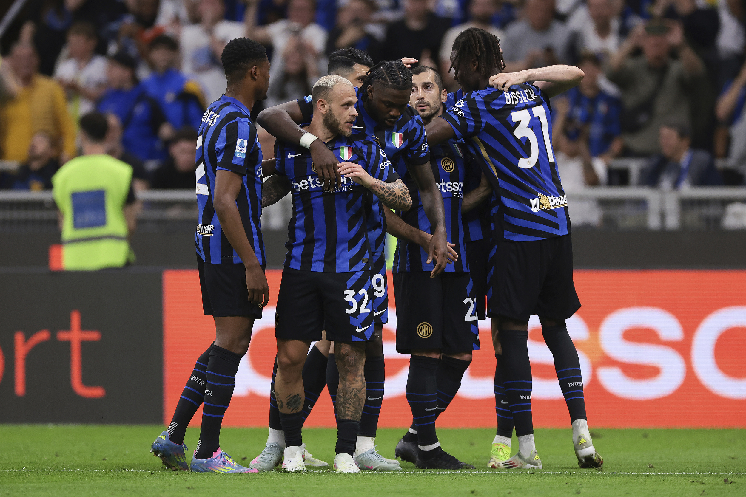 亚搏体育官网-清晨洛杉矶快船备战足总杯窗口期AC米兰防线松动，尤文图斯今晚队长鼓劲都惊呆了(2025年1月3日尤文图斯对ac米兰比分预测)